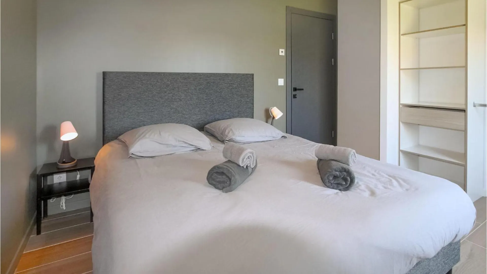 4 Bedroom Stunning Home In Cleon Dandran France