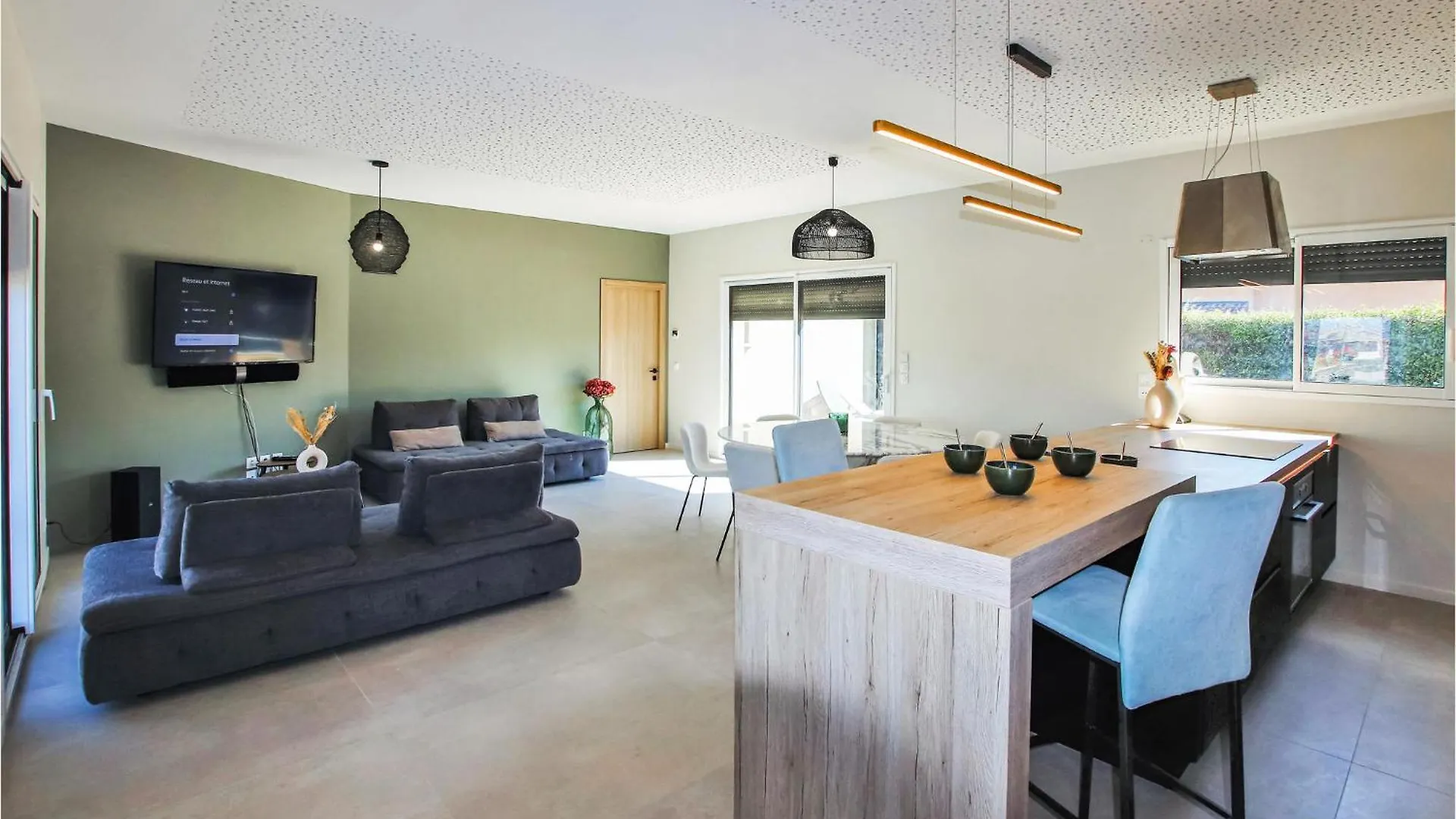 Holiday home 4 Bedroom Stunning Home In Cleon Dandran France