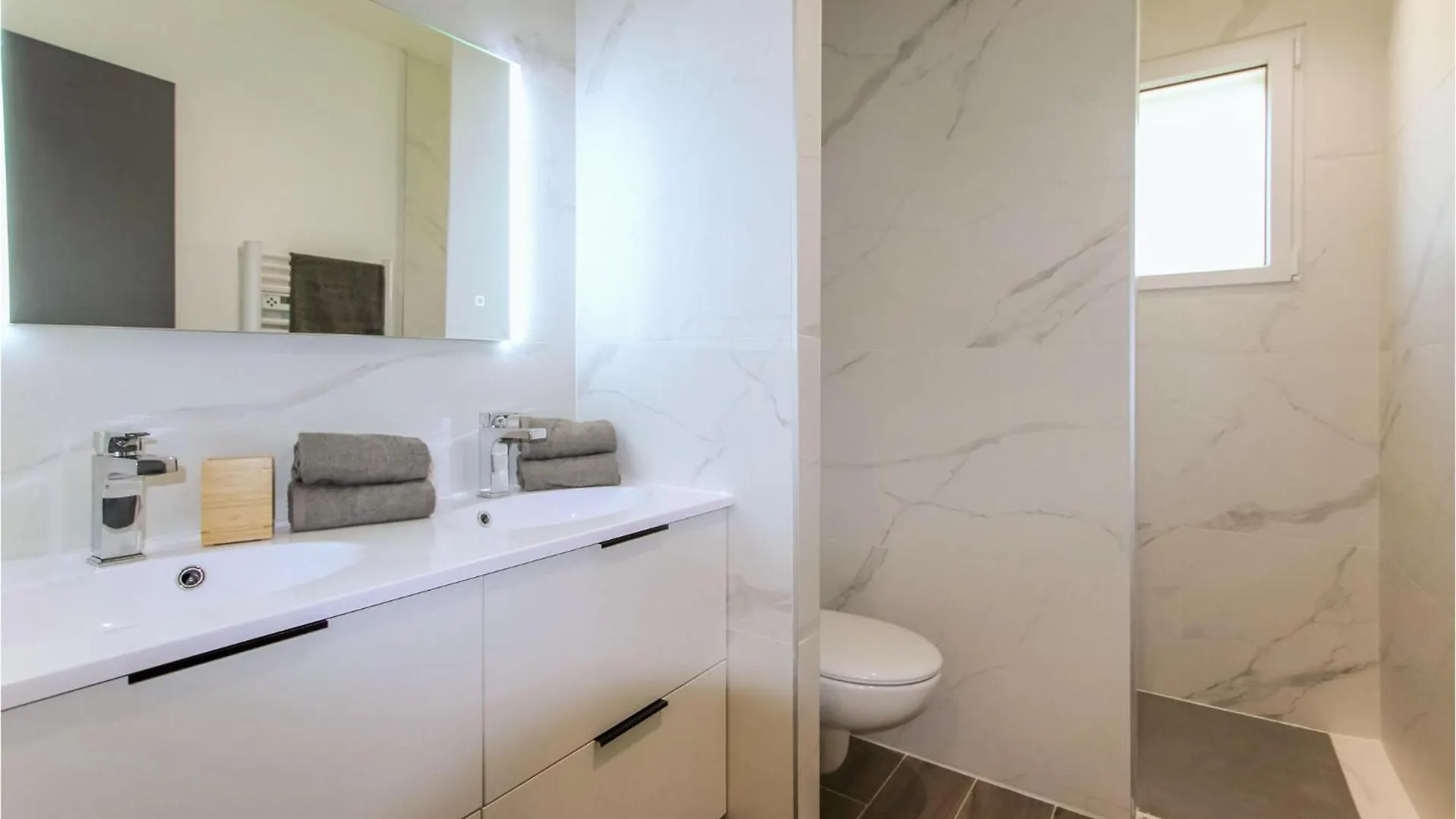 4 Bedroom Stunning Home In Cleon Dandran