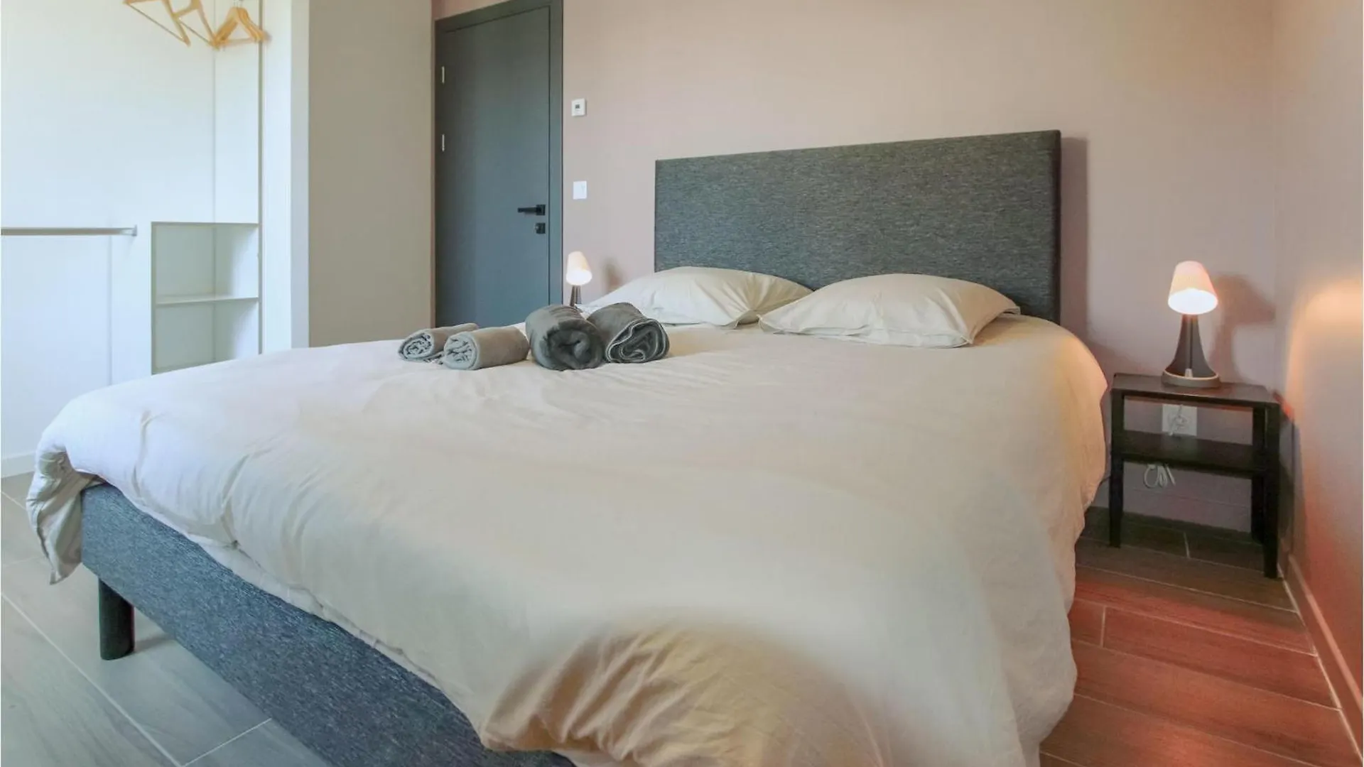 4 Bedroom Stunning Home In Cleon Dandran 0*, Cleon-d'Andran Francia